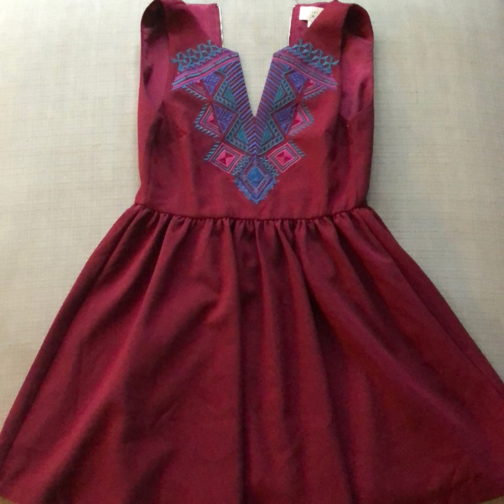 BURGUNDY V-NECK DRESS - Picture 4 of 4